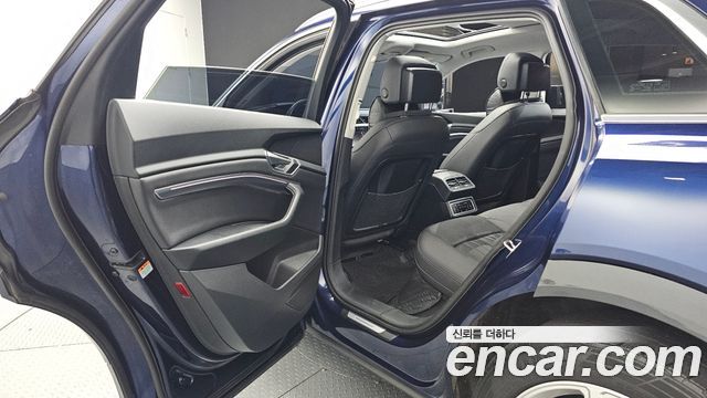 Audi e-tron 50 Quattro 2021 — фото 12