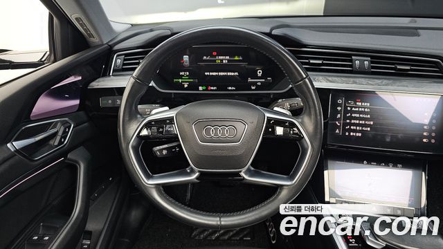 Audi e-tron 50 Quattro 2021 — фото 13