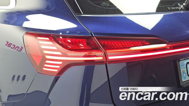 Audi e-tron 50 Quattro 2021 — фото 23