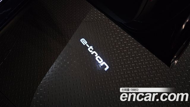Audi e-tron 50 Quattro 2021 — фото 34