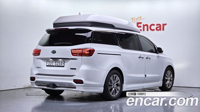 Kia Carnival 9-Seater Hi-Limousine Noblesse Special 2019 — фото 2