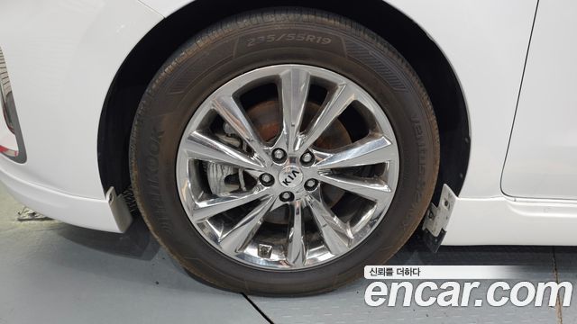 Kia Carnival 9-Seater Hi-Limousine Noblesse Special 2019 — фото 5