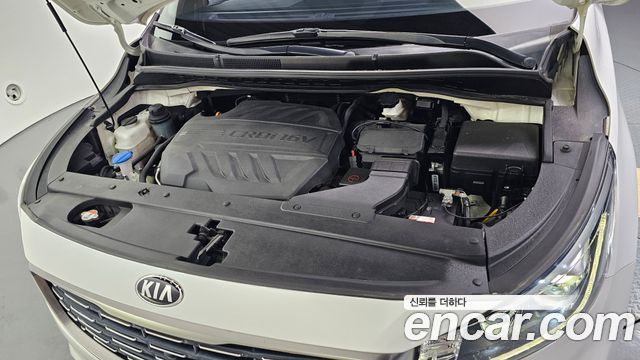Kia Carnival 9-Seater Hi-Limousine Noblesse Special 2019 — фото 6
