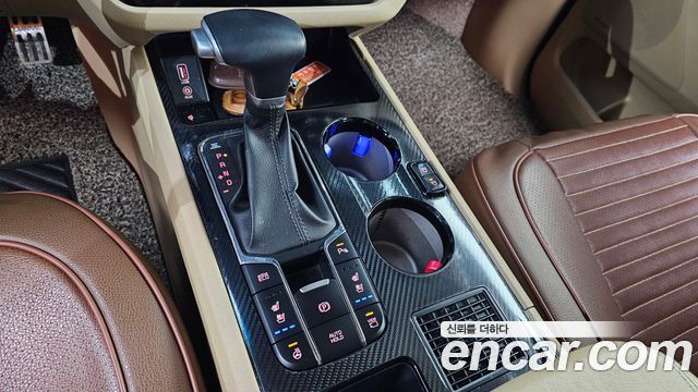Kia Carnival 9-Seater Hi-Limousine Noblesse Special 2019 — фото 9