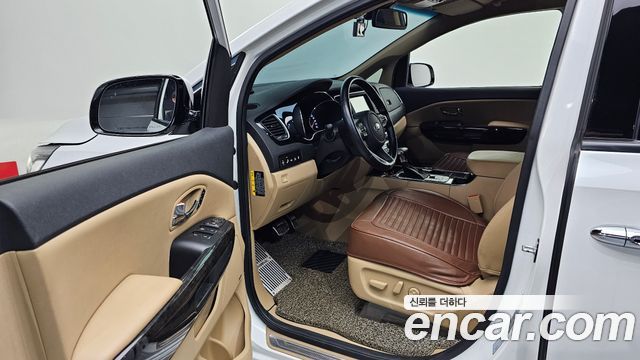 Kia Carnival 9-Seater Hi-Limousine Noblesse Special 2019 — фото 10