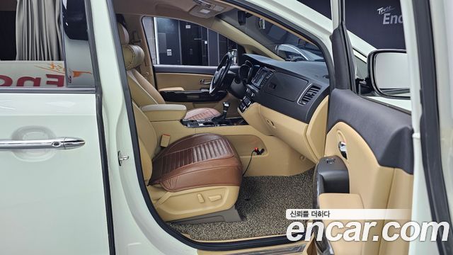 Kia Carnival 9-Seater Hi-Limousine Noblesse Special 2019 — фото 11