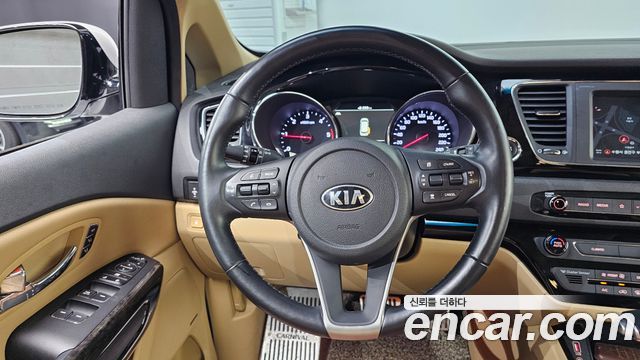 Kia Carnival 9-Seater Hi-Limousine Noblesse Special 2019 — фото 13