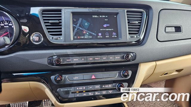 Kia Carnival 9-Seater Hi-Limousine Noblesse Special 2019 — фото 14