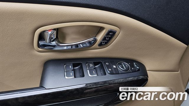 Kia Carnival 9-Seater Hi-Limousine Noblesse Special 2019 — фото 16