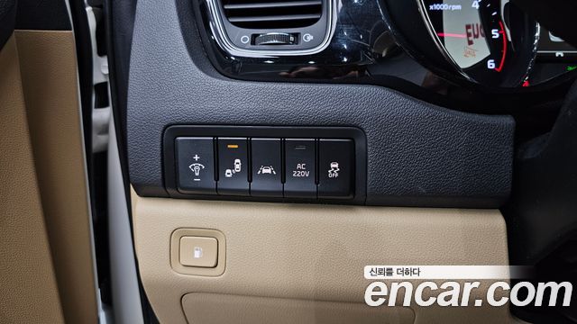 Kia Carnival 9-Seater Hi-Limousine Noblesse Special 2019 — фото 17