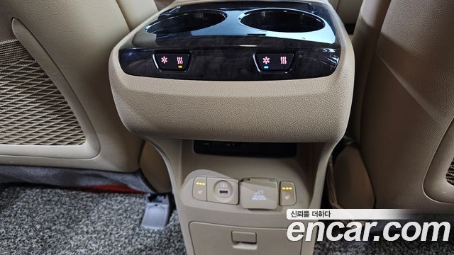 Kia Carnival 9-Seater Hi-Limousine Noblesse Special 2019 — фото 18