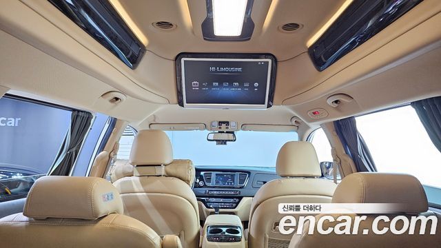 Kia Carnival 9-Seater Hi-Limousine Noblesse Special 2019 — фото 19