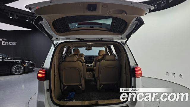 Kia Carnival 9-Seater Hi-Limousine Noblesse Special 2019 — фото 20