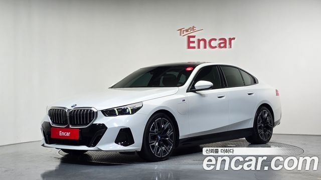 BMW 5 Series (G60) 530e M Sport 2024 — фото 1