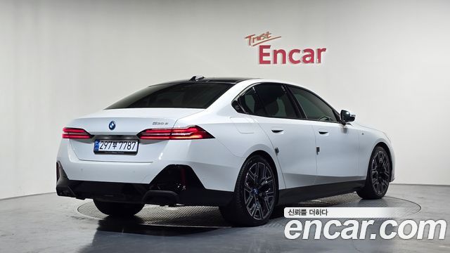 BMW 5 Series (G60) 530e M Sport 2024 — фото 2