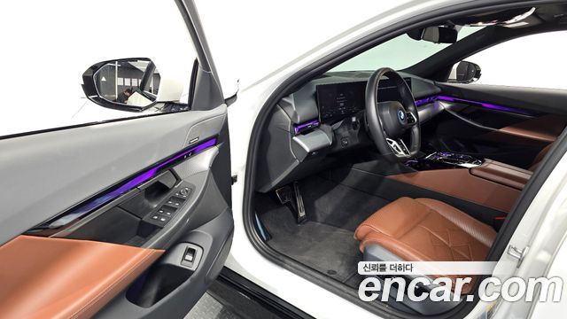 BMW 5 Series (G60) 530e M Sport 2024 — фото 10