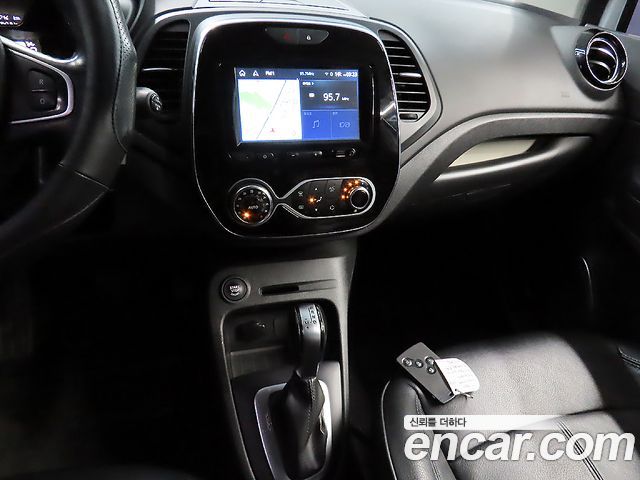 Renault Korea QM3 RE 2019 — фото 10