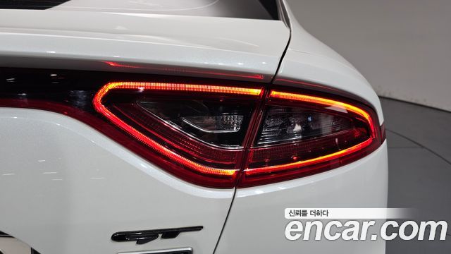Kia Stinger 3.3 Turbo AWD GT 2020 — фото 29