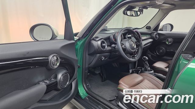MINI Cooper 5Door 60th Edition 3rd 2019 — фото 10