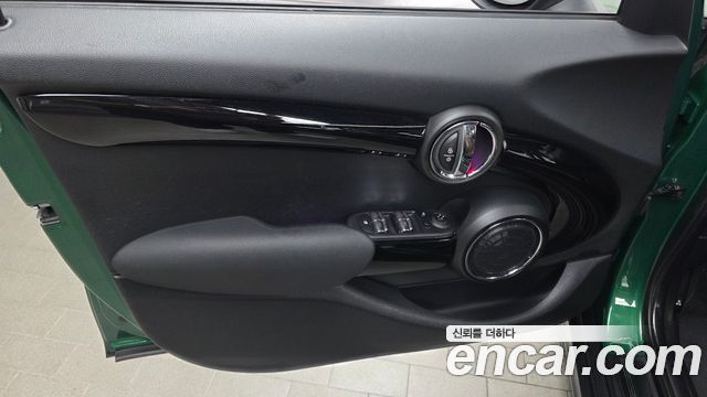 MINI Cooper 5Door 60th Edition 3rd 2019 — фото 24