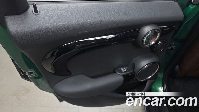 MINI Cooper 5Door 60th Edition 3rd 2019 — фото 25