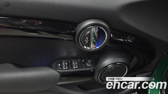 MINI Cooper 5Door 60th Edition 3rd 2019 — фото 28