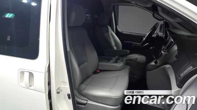 Hyundai Grand Starex Van 3-Seater Smart 2021 — фото 17