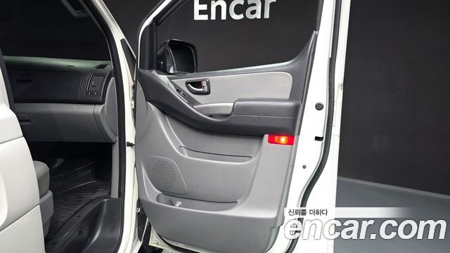 Hyundai Grand Starex Van 3-Seater Smart 2021 — фото 24