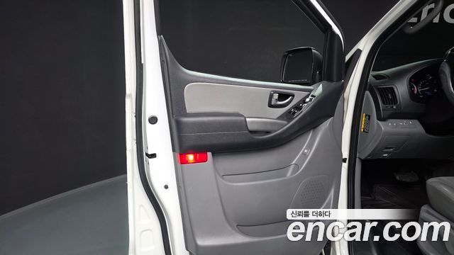 Hyundai Grand Starex Van 3-Seater Smart 2021 — фото 25