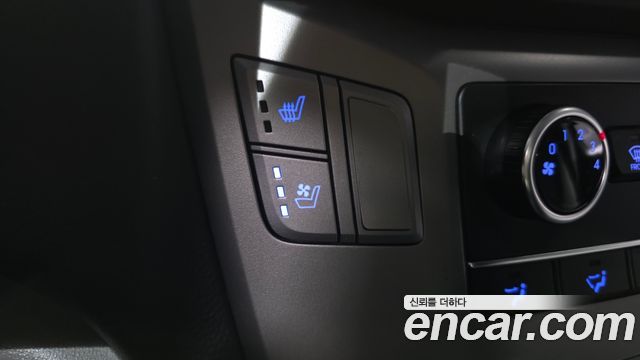 Hyundai Grand Starex Van 3-Seater Smart 2021 — фото 30