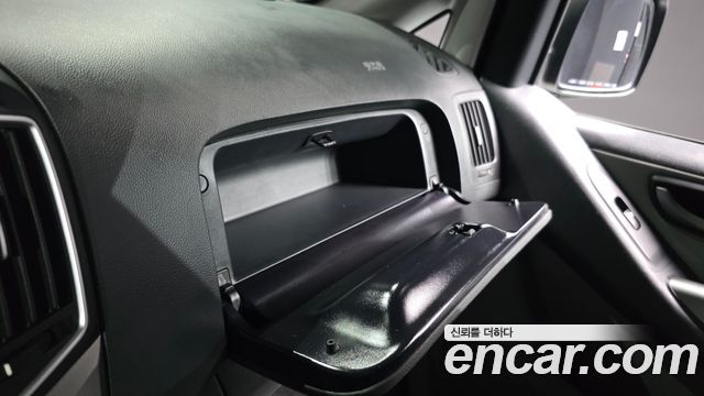 Hyundai Grand Starex Van 3-Seater Smart 2021 — фото 31