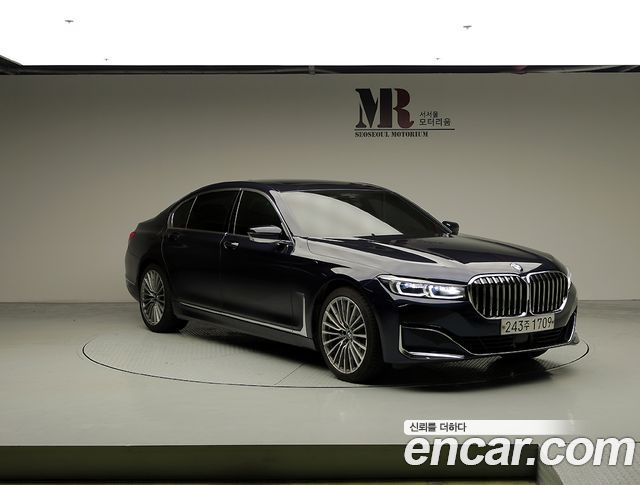 BMW 7 Series (G11) 740Li xDrive Design Pure Excellence 2020 — фото 2