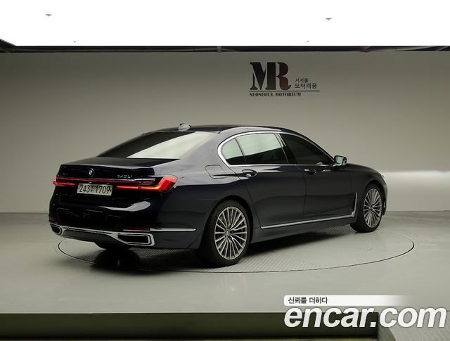 BMW 7 Series (G11) 740Li xDrive Design Pure Excellence 2020 — фото 3