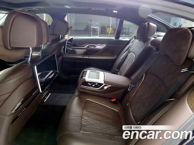 BMW 7 Series (G11) 740Li xDrive Design Pure Excellence 2020 — фото 6