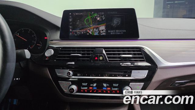 BMW 5 Series (G30) 520d xDrive M Sport Package Plus 2019 — фото 14