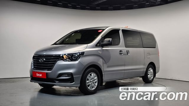 Hyundai Grand Starex Van 3-Seater Smart