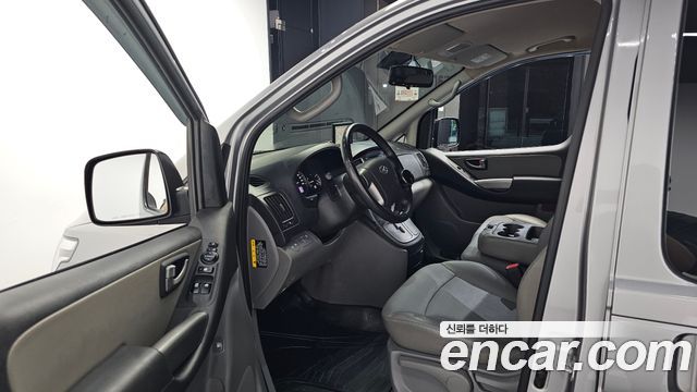 Hyundai Grand Starex Van 3-Seater Smart 2021 — фото 10