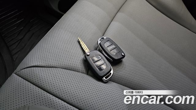 Hyundai Grand Starex Van 3-Seater Smart 2021 — фото 16
