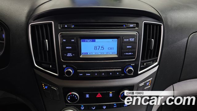 Hyundai Grand Starex Van 3-Seater Smart 2021 — фото 17
