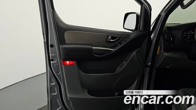 Hyundai Grand Starex Van 3-Seater Smart 2021 — фото 24