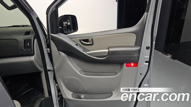 Hyundai Grand Starex Van 3-Seater Smart 2021 — фото 25