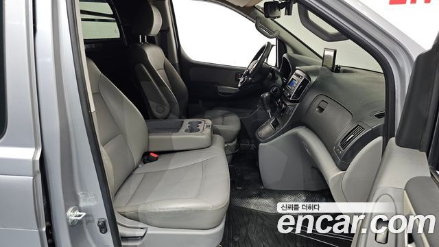 Hyundai Grand Starex Van 3-Seater Smart 2021 — фото 26