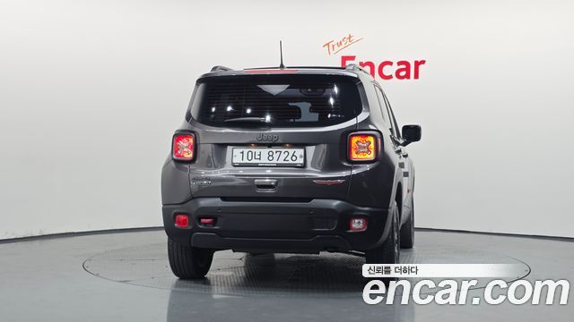Jeep Renegade 2.0 Diesel Tailhawk AWD 2018 — фото 4