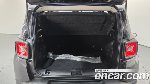 Jeep Renegade 2.0 Diesel Tailhawk AWD 2018 — фото 17