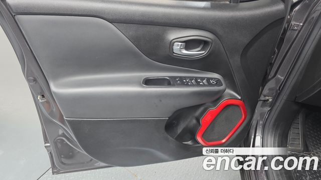 Jeep Renegade 2.0 Diesel Tailhawk AWD 2018 — фото 24