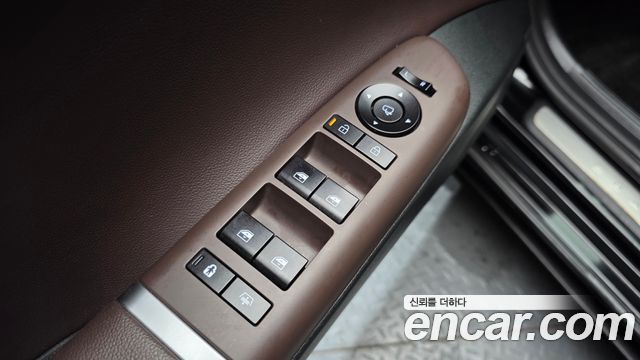 Hyundai Grandeur (GN7) 2,5 Gasoline 2WD Exclusive 2023 — фото 33