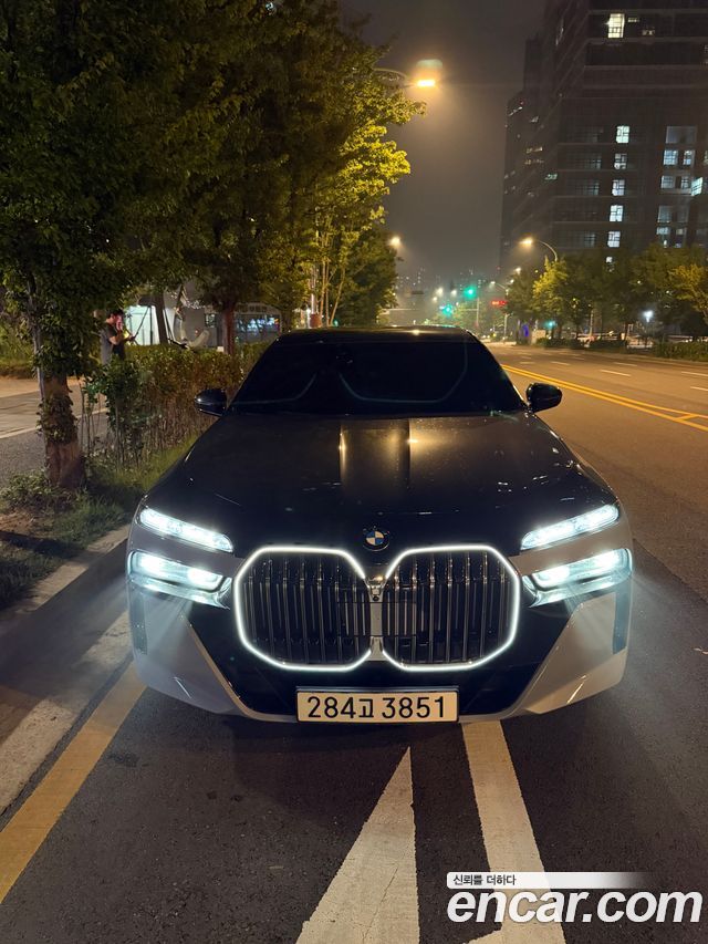 BMW 7 Series (G70) 740i sDrive M Sport