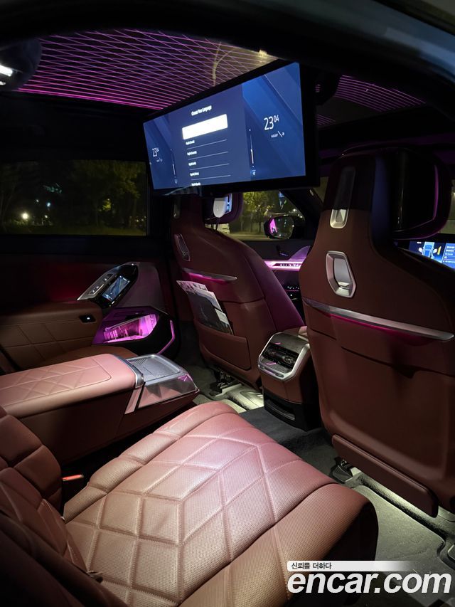 BMW 7 Series (G70) 740i sDrive M Sport 2023 — фото 9
