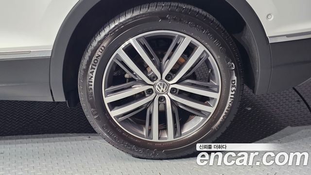 Volkswagen Tiguan Allspace 2.0 TDI Prestige 2020 — фото 21
