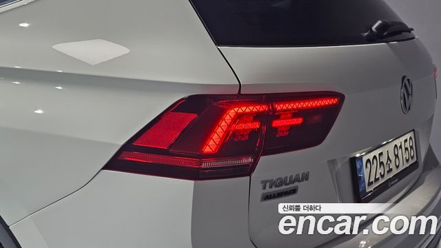 Volkswagen Tiguan Allspace 2.0 TDI Prestige 2020 — фото 23